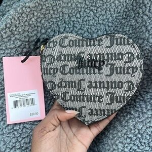🆕 Juicy Couture Can’t Tame Her Heart Zip Around